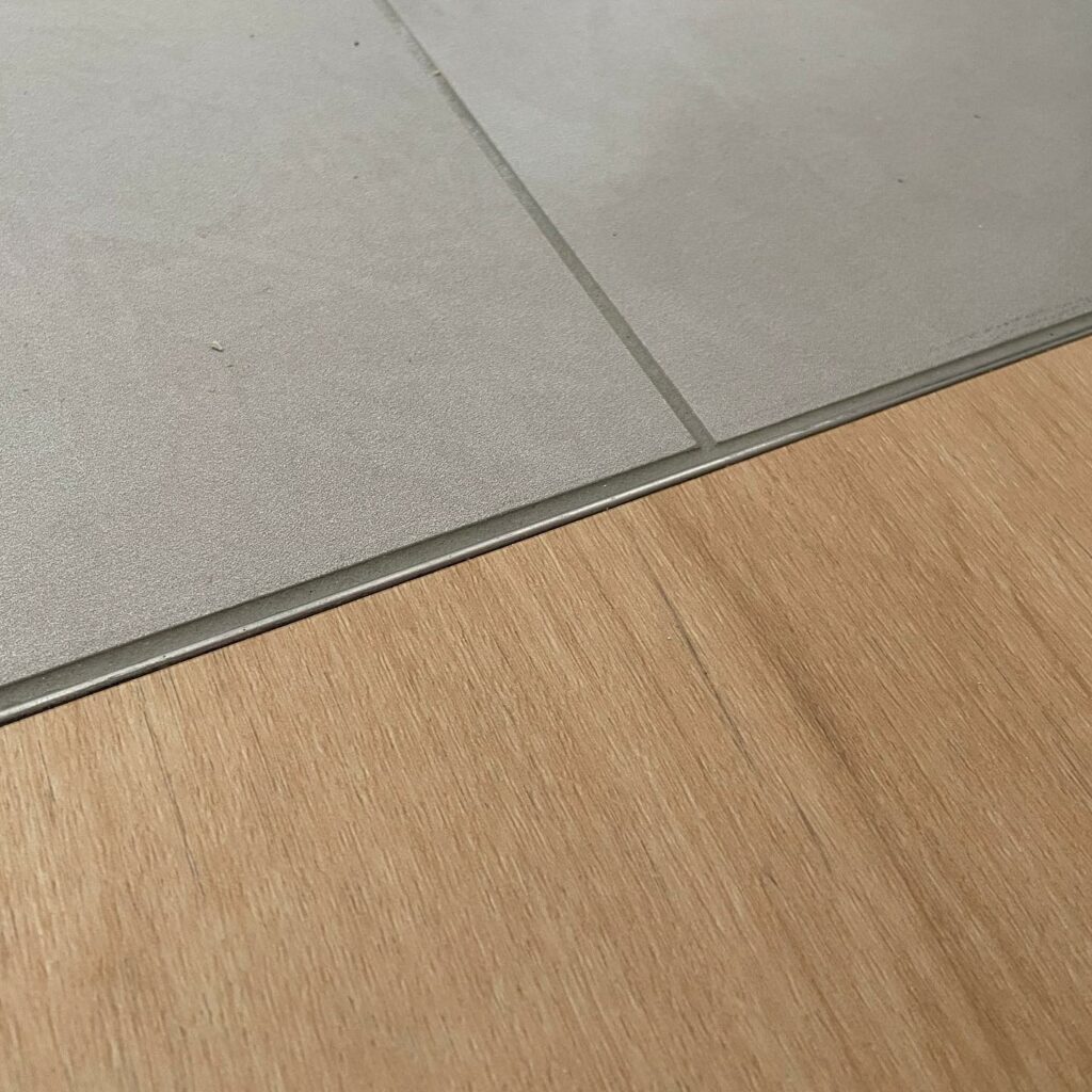 Vinyl 2 Übergang Fliese