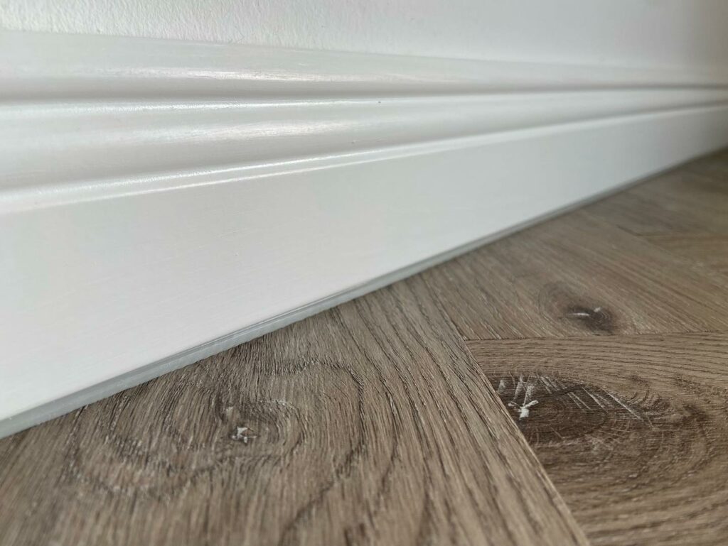 Vinyl mit Sockelleiste